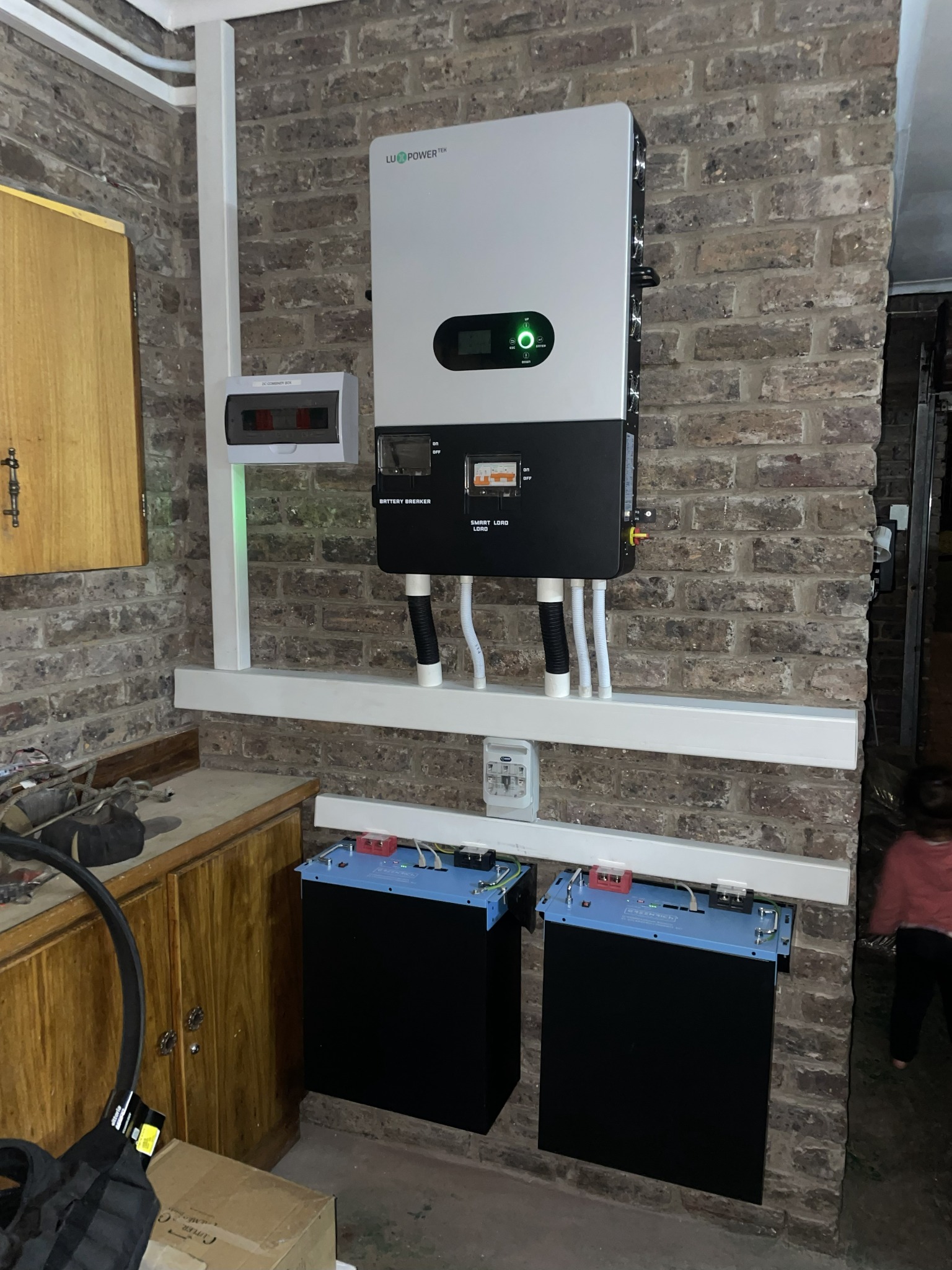 Installed solar inverter and battery system